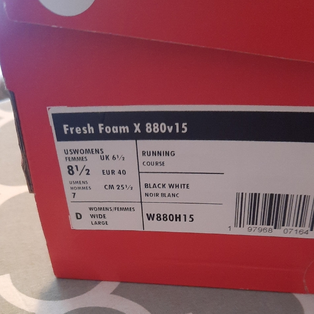 New Balance Black and White Athletic Shoes with Retro Silhouette - Picture 2 of 8
